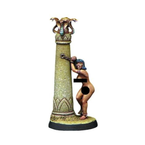 RPG figurka - Žena u sloupu v řetězech (obnažená)