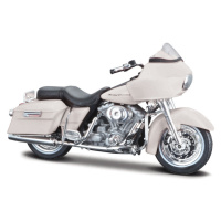 MAISTO - HD - Motocykl - 2002 FLTR Road Glide®, 1:18