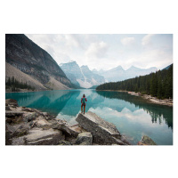 Umělecká fotografie Hiking around Moraine Lake., Jordan Siemens, (40 x 26.7 cm)