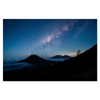 Fotografie Milky way over Mount Merapi, Indonesia, Koonyongyut, (40 x 26.7 cm)