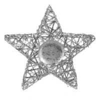 Svícen ve tvaru 3D- hvězdy, stříbrná barva.