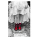 Fotografie bride in white dress and red amphibians, Brothers_Art, 24.6x40 cm