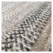 Kvalitní koberec s abstraktním vzorem v přírodních odstínech