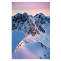 Fotografie Pink sunrise over snowcapped mountains, Italy, Roberto Moiola / Sysaworld, 26.7 × 40 