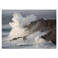 Fotografie Massive waves breaking on headland, Cornwall,, David Clapp, (40 x 30 cm)