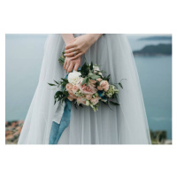 Fotografie Bride holding a wedding bouquet, franz12, 40x26.7 cm