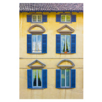 Fotografie Italian architecture, colorful facade and windows, elenaburn, (26.7 x 40 cm)