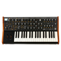 MOOG Subsequent 37 Syntetizátor