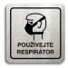 Accept Piktogram "používejte respirátor II" (80 × 80 mm) (stříbrná tabulka - černý tisk)