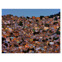 Umělecká fotografie Nightfall in the Favela da Rocinha, Adelino Alves, (40 x 30 cm)