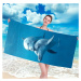 Modrá plážová osuška s delfíny