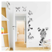 Samolepky na zeď - Černobílá zvířátka kolem dveří a nábytku