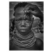 Fotografie Painting the face of a karo tribe girl (Omo Valley-Ethiopia), Joxe Inazio Kuesta, 30x