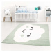 Pastelově zelený koberec do dětského pokoje na hraní spící mráček