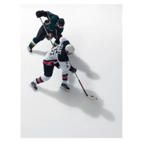 Umělecká fotografie Ice hockey player battling defender, Ryan McVay, (30 x 40 cm)