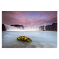 Fotografie Godafoss and the moon, Luigi Ruoppolo, 40 × 26.7 cm