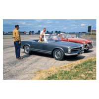 Fotografie Stirling Moss and Rob Walker 230sl at Silverstone, 1960, 40 × 26.7 cm