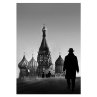 Fotografie Man walking in Red square., Grant Faint, 30x40 cm