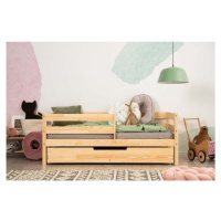 Dětská postel z borovicového dřeva s úložným prostorem v přírodní barvě 90x180 cm Mila CPD – Ade