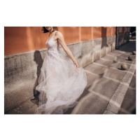 Fotografie Bride on the street, South_agency, 40 × 26.7 cm