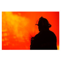 Fotografie Silhouetted fireman, Walter Bibikow, 40 × 26.7 cm