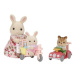 Sylvanian Families Mamka bílý králík s hrajícími si mláďaty