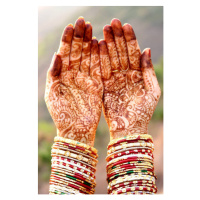 Fotografie Indian bride hands with henna tattoo, DEV IMAGES, 26.7 × 40 cm