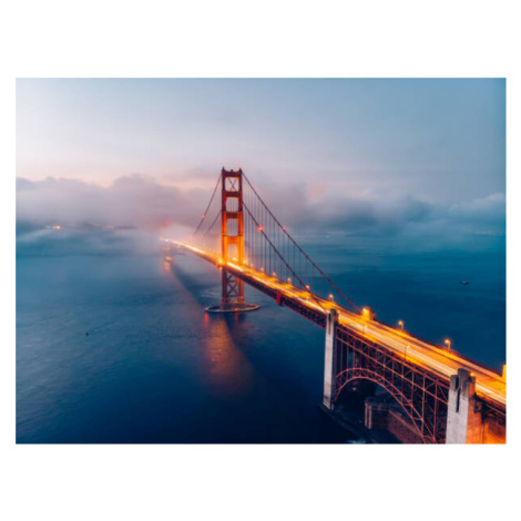 Umělecká fotografie Red Golden Gate Bridge under a foggy sky (Dusk), Ian.CuiYi, (40 x 30 cm)