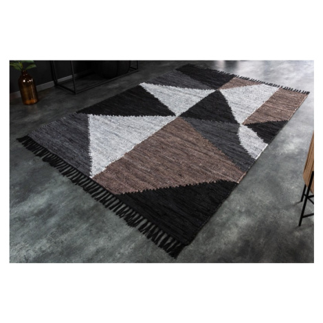 Estila Designový kožený obdélníkový koberec Margo s geometrickými vzory hnědé a černé barvy 230c