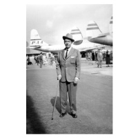 Fotografie Cole Porter Arriving in Paris, France Airport September 27, 1951, 26.7 × 40 cm