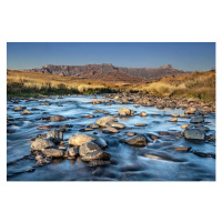 Umělecká fotografie River in front of the Drakensburg, 2630ben, (40 x 26.7 cm)