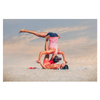 Fotografie Young sporty couple practicing acroyoga exercises, Sergio Lacueva, 40 × 26.7 cm