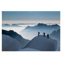 Umělecká fotografie Climbing team on a snowy ridge, Buena Vista Images, (40 x 26.7 cm)