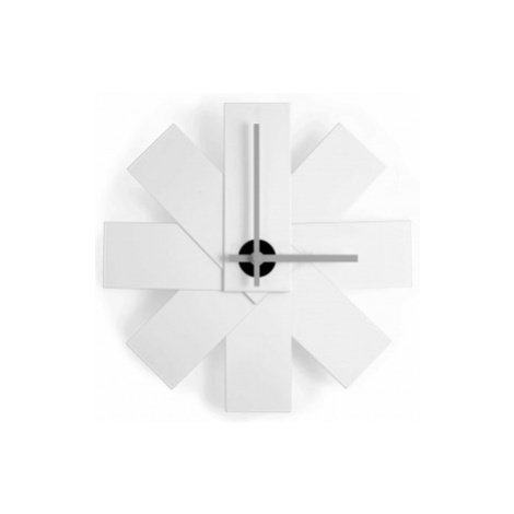Normann Copenhagen designové nástěnné hodiny Watch Me