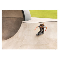 Fotografie Young woman skateboarding, Flashpop, 40 × 30 cm