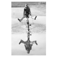 Fotografie Ecstatic screaming mid adult woman cycling, RelaxFoto.de, (26.7 x 40 cm)