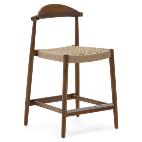 Hnědá dřevěná zahradní barová židle Nina – Kave Home