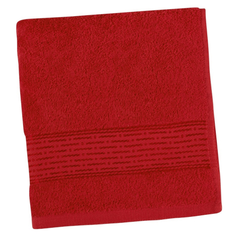 Červené ručníky a osušky