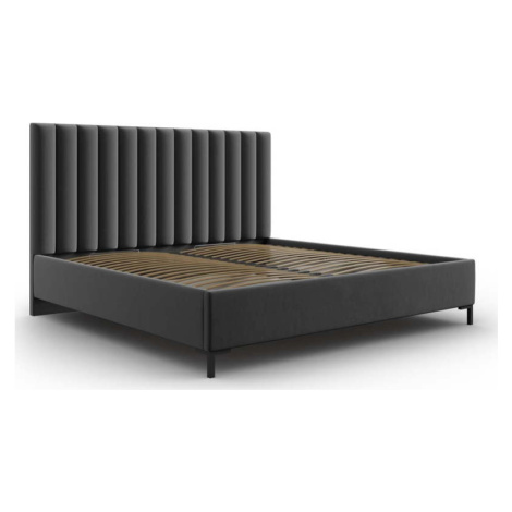 Tmavě šedá čalouněná dvoulůžková postel s úložným prostorem s roštem 160x200 cm Casey – Mazzini  Mazzini Sofas