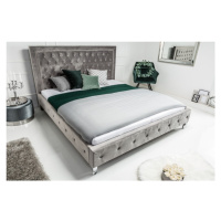 Estila Chesterfield luxusní manželská postel Caledonia stříbrné barvy 190cm