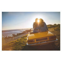 Fotografie Women with convertible car relaxing at, wundervisuals, 40 × 26.7 cm