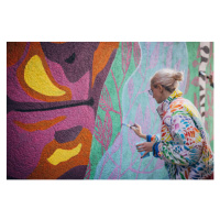 Fotografie Female artist painting on wall, South_agency, 40 × 26.7 cm