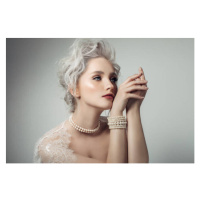 Umělecká fotografie Beautiful woman wearing pearls necklace, CoffeeAndMilk, (40 x 26.7 cm)