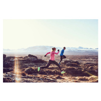 Umělecká fotografie Male and Female free running through mountains, Luca Sage, (40 x 26.7 cm)