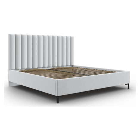 Světle šedá čalouněná dvoulůžková postel s úložným prostorem s roštem 200x200 cm Casey – Mazzini Mazzini Sofas