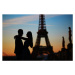 Fotografie Silhouettes of romantic couple near the, encrier, 40 × 26.7 cm