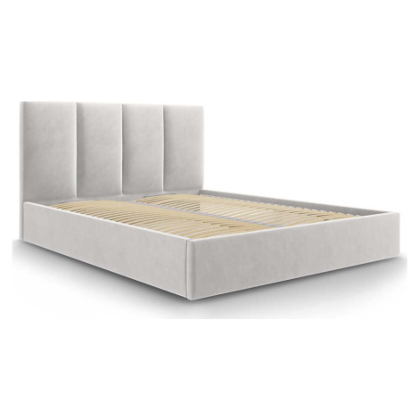 Světle šedá čalouněná dvoulůžková postel s úložným prostorem s roštem 180x200 cm Juniper – Mazzi Mazzini Sofas
