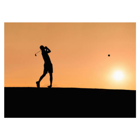 Fotografie Golf player hitting the perfect pitch at sunset, Jasmin Merdan, 40 × 30 cm