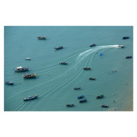 Fotografie Among the Boats, Chechi Peinado, (40 x 26.7 cm)