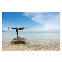 Fotografie Woman doing Warrior 3 yoga pose, Joel Carillet, (40 x 26.7 cm)